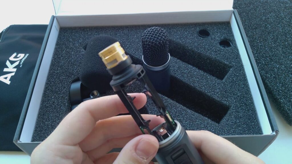 AKG C-100 2026