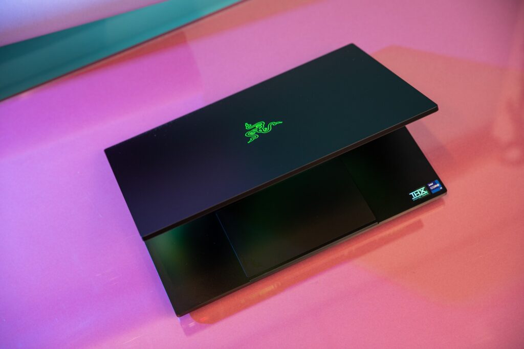 Razer Blade 18 Core i9-14900HX RTX 4090 / 64GB / 4TB