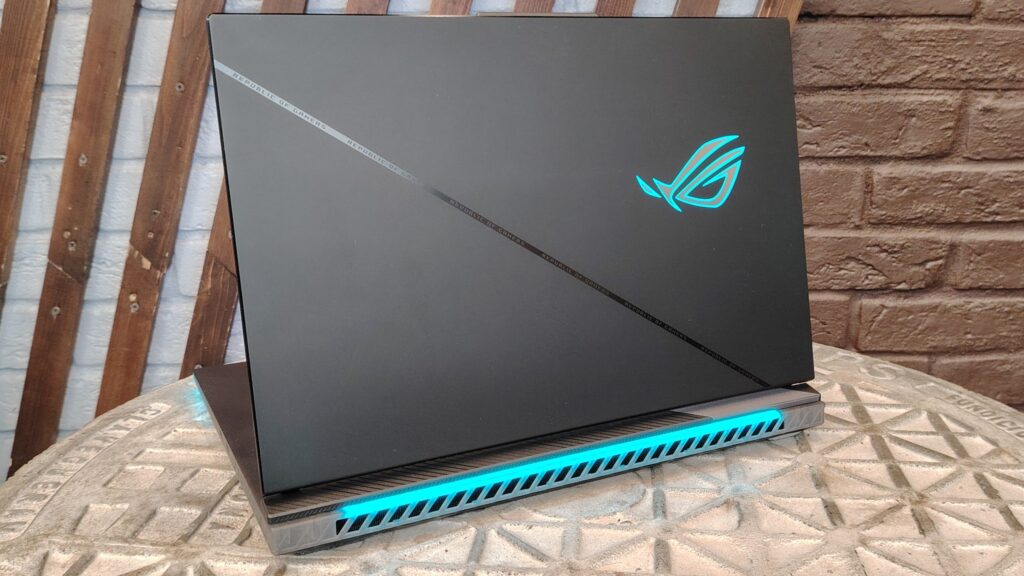 ASUS ROG Strix Scar 18