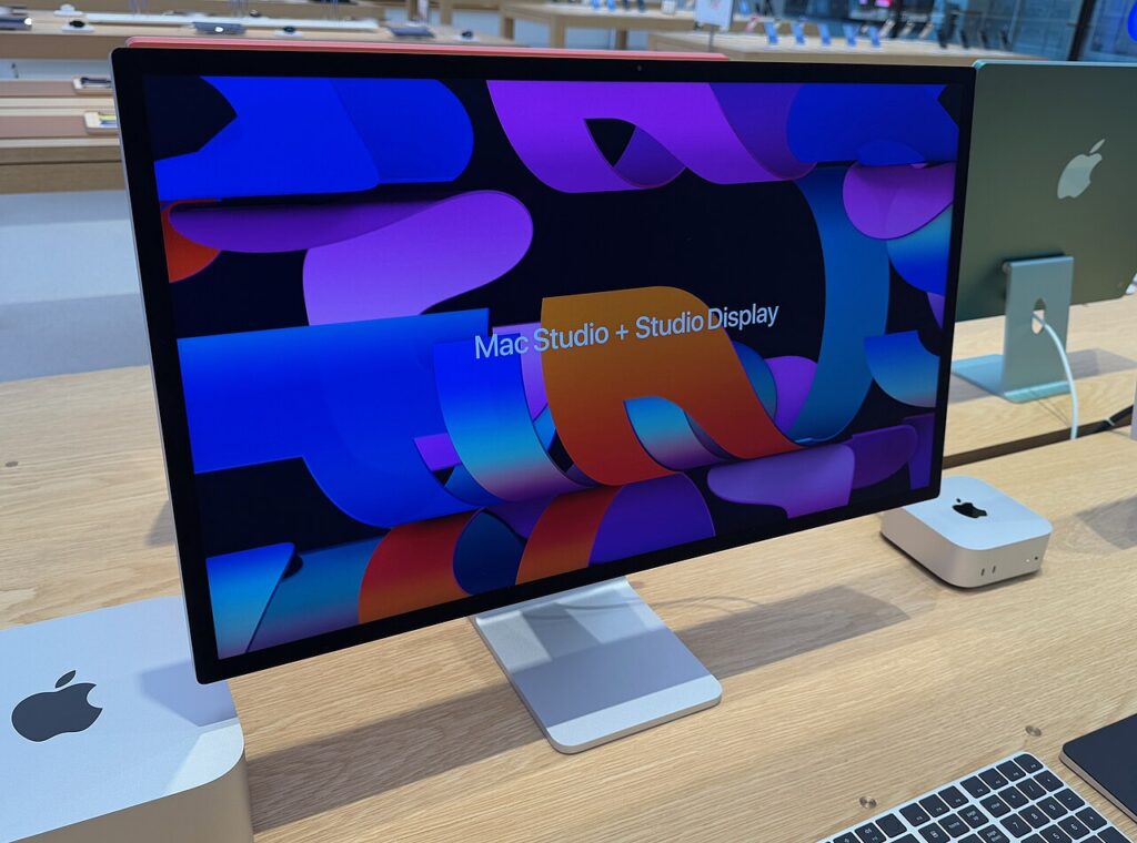 Apple Studio Display Max