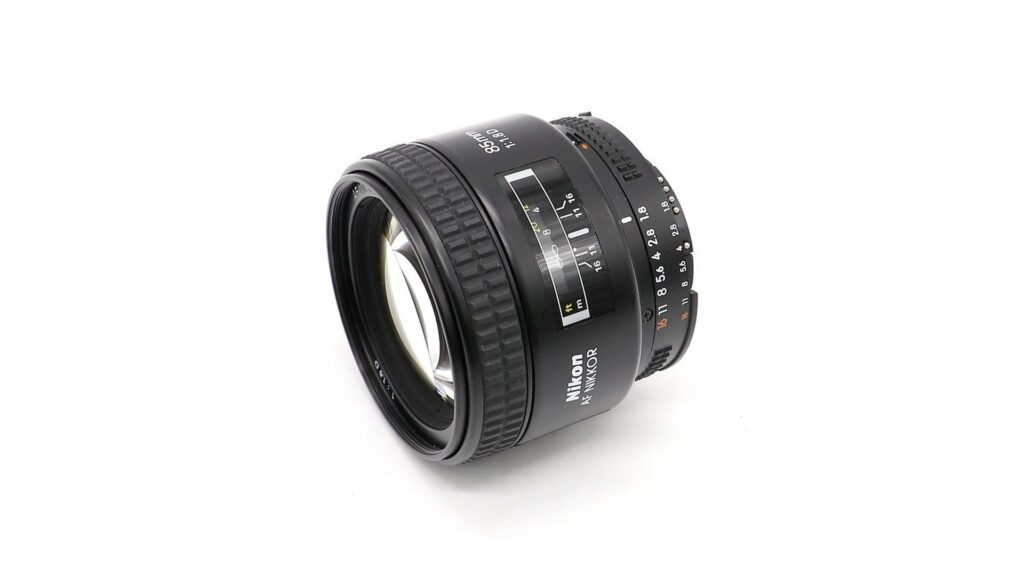 Nikon FE 85mm f/1.2 GM II