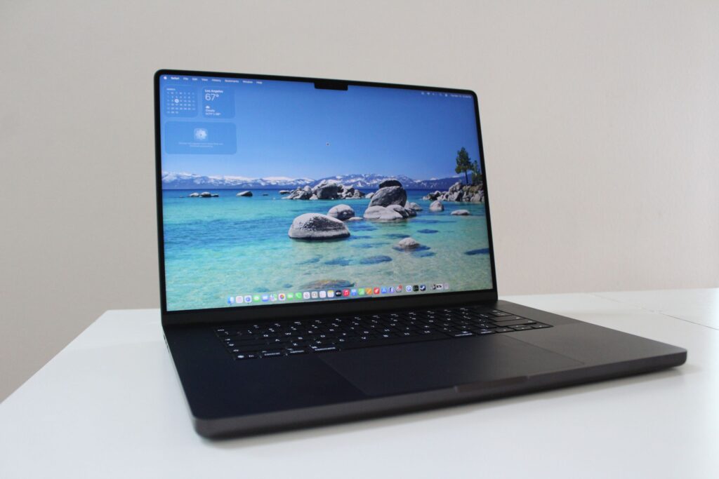 Apple MacBook Pro 16 M5 Max M5 Max / 36GB / 1TB