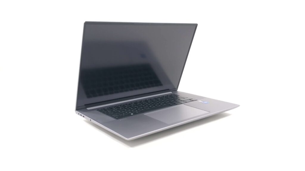 HP ZBook Studio G11 RTX 3000 Ada / 32GB / 1TB