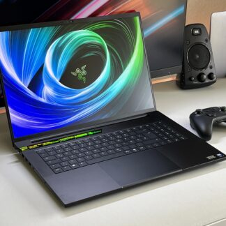 Razer Blade 18 RTX 5090 / 96GB / 4TB