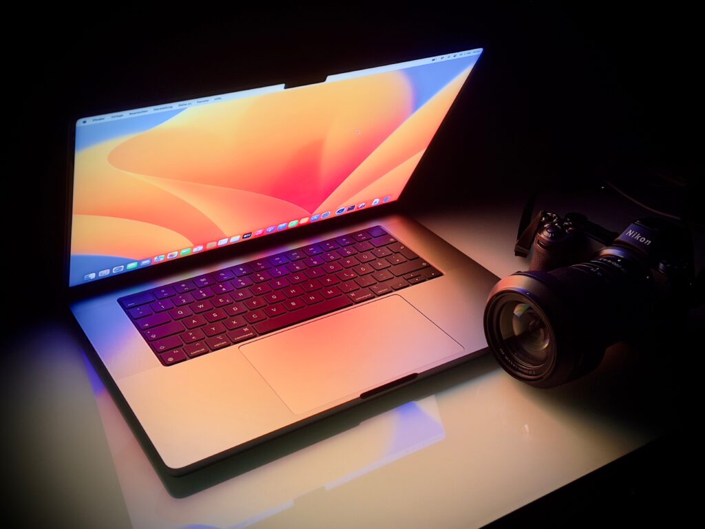 Apple MacBook Pro 16 M4 Max / 128GB / 4TB Plata
