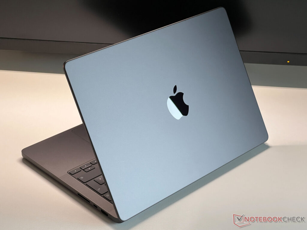 Apple MacBook Pro 14 M5 Pro / 48GB / 1TB Negro Espacial