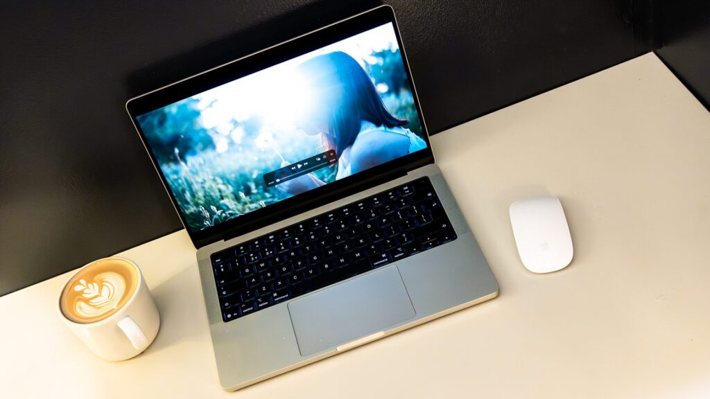 Apple MacBook Pro 14 M5 Max / 64GB / 2TB Plata