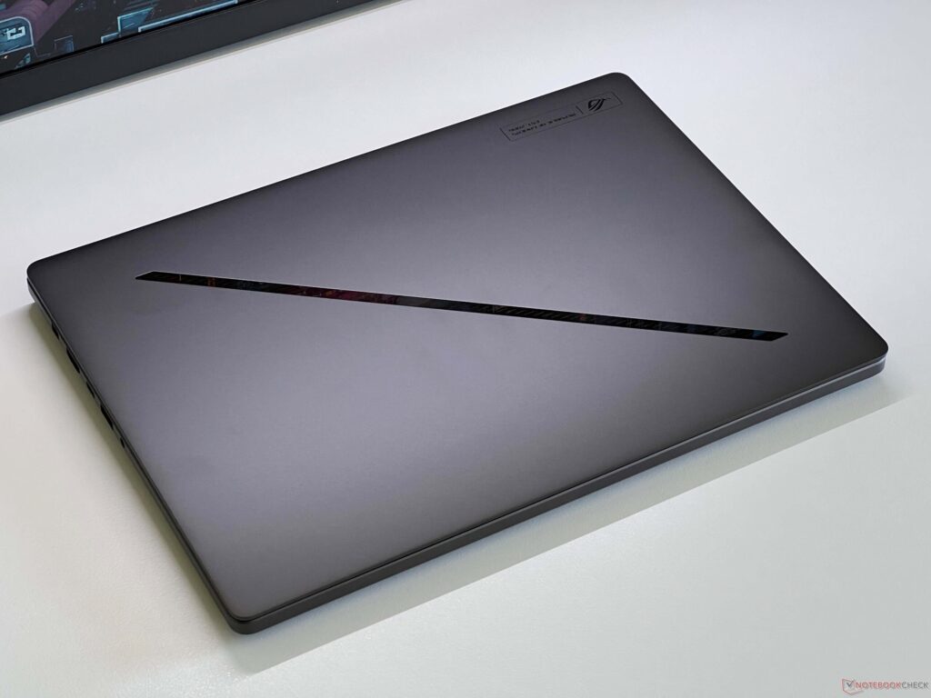 Asus ROG Strix Scar 18 2024 Core i9-14900HX RTX 4080 / 64GB / 1TB