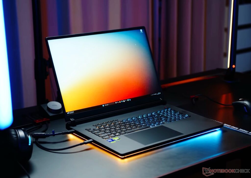 Asus ROG Strix Scar 18 RTX 5090 / 64GB / 4TB