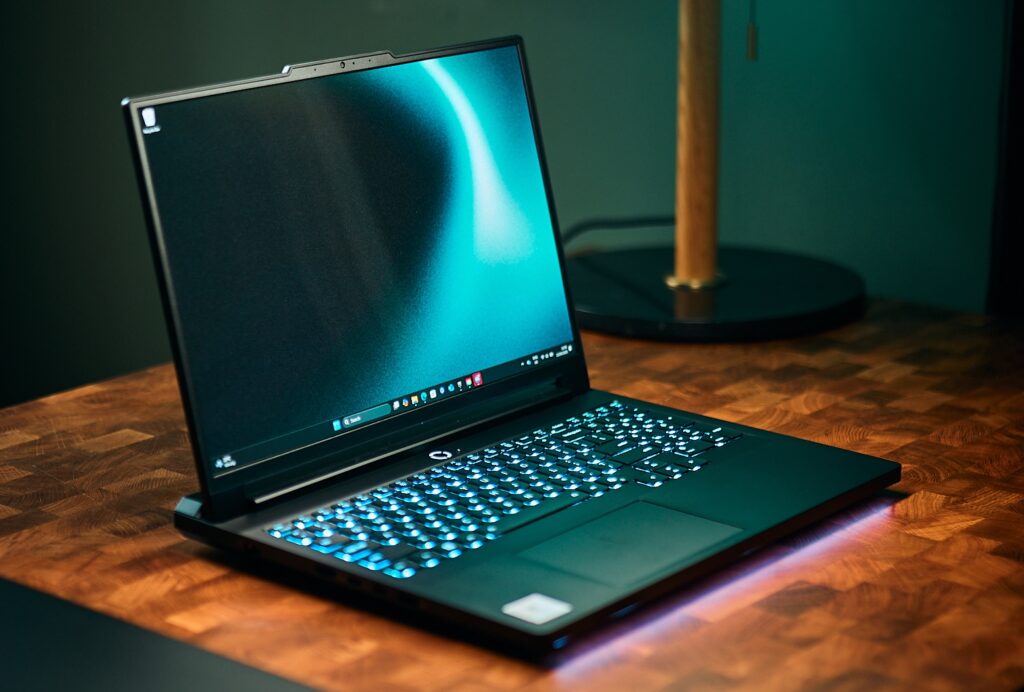 Lenovo Legion Pro 7i Gen 10 RTX 5090 / Ultra 9 275HX / 64GB / 2TB