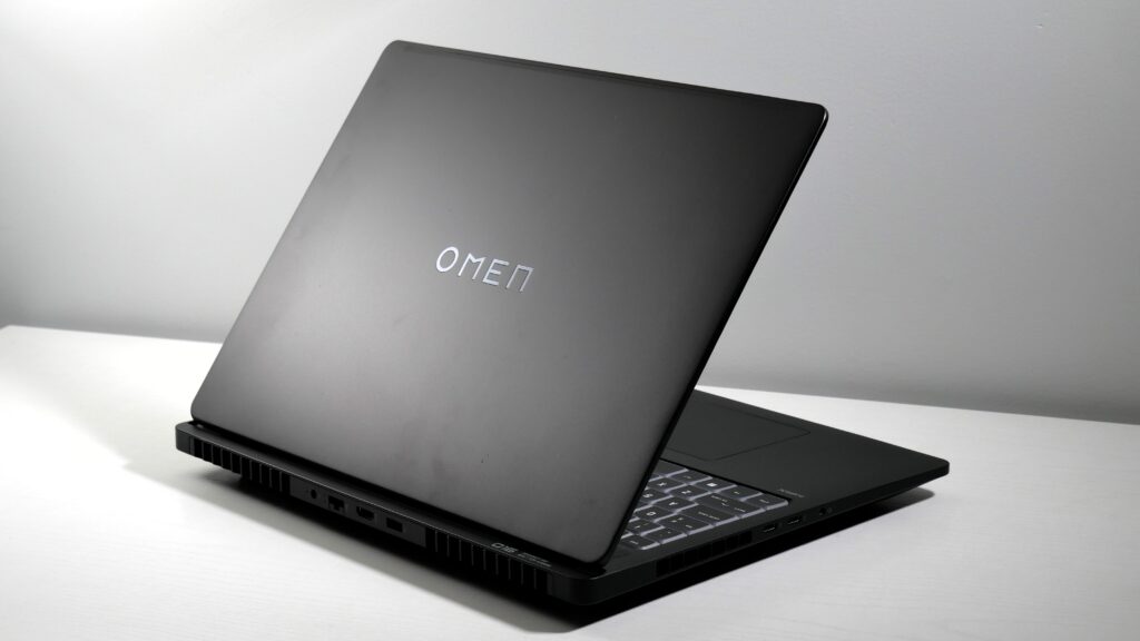 HP Omen Max 16 RTX 5090 / 64GB / 2TB