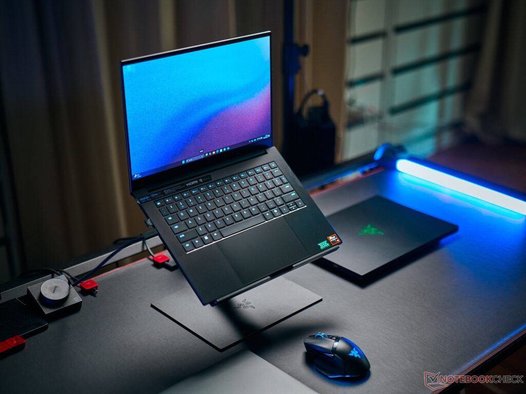 Razer Blade 16 2025 Ryzen AI 9 HX 370 / RTX 5080 / 64GB / 2TB