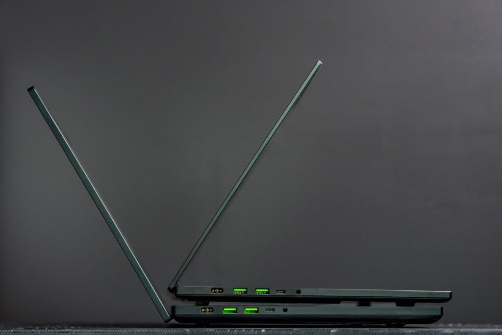Razer Blade 16 2025 Ryzen AI 9 HX 370 / RTX 5080 / 64GB / 1TB