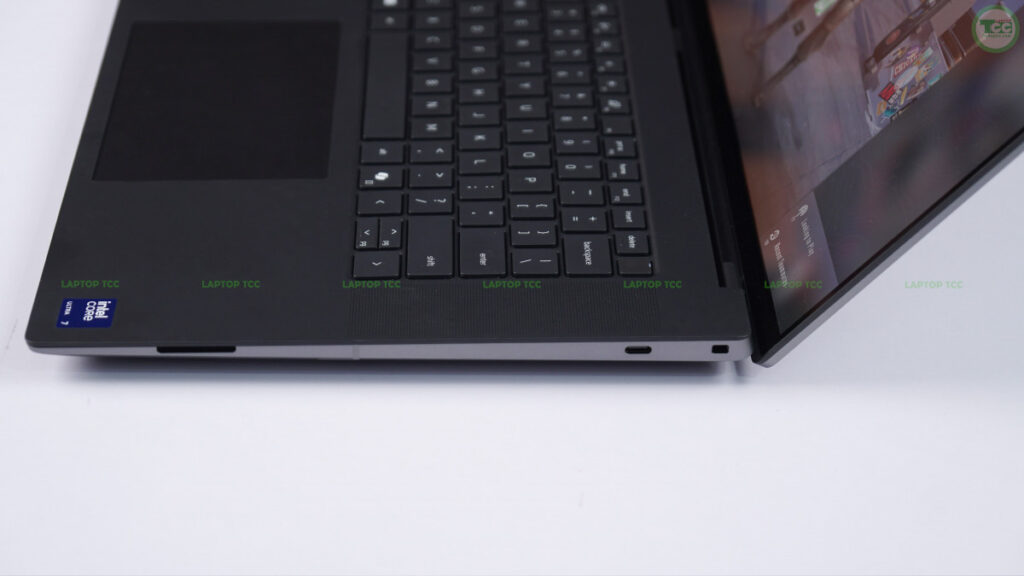 Dell Precision 5690 RTX 3500 Ada / 32GB / 1TB