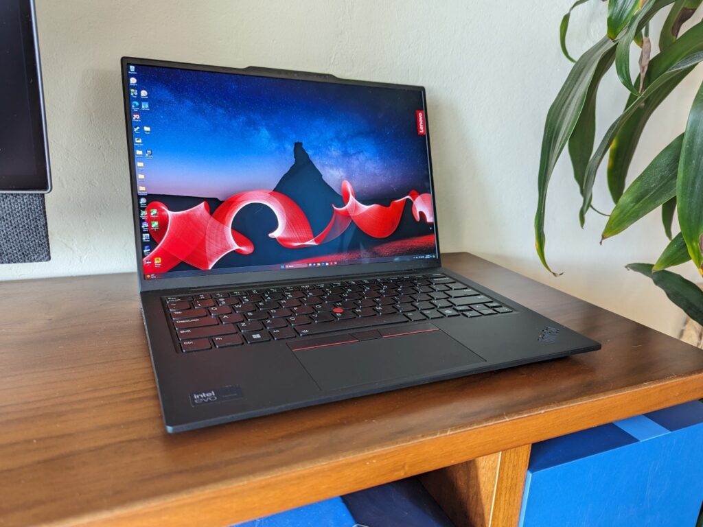 Lenovo ThinkPad X1 Carbon Gen 12 Core Ultra 5 125U / 64GB / 2TB