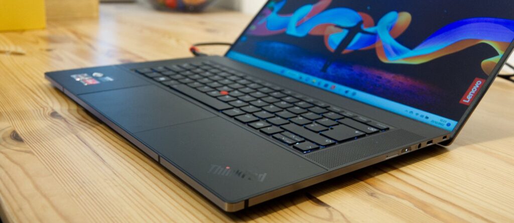 Lenovo ThinkPad Z16 Gen 2 Ryzen 7 PRO 7840HS / 16GB / 512GB