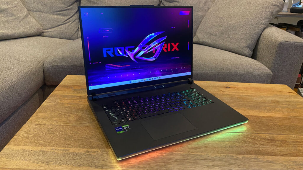 Asus ROG Strix Scar 18 2024 Core i9-14900HX RTX 4090 / 64GB / 1TB