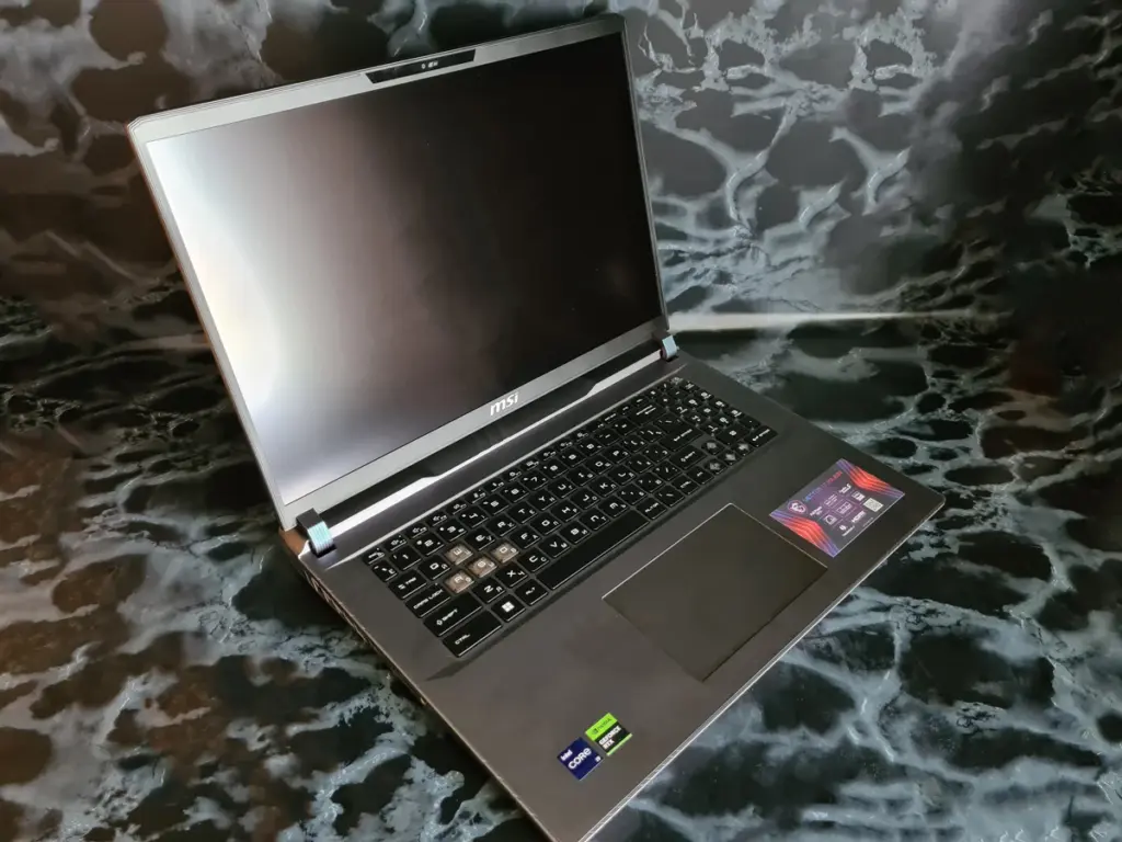 MSI Vector 17 HX Core i9-14900HX RTX 4080 / 32GB / 1TB