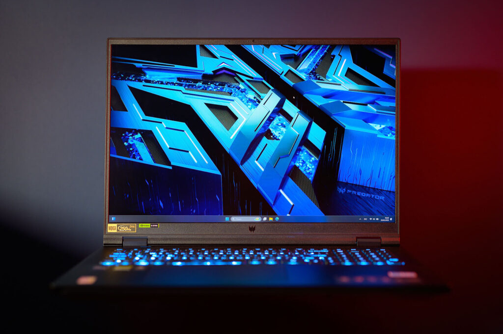 Acer Predator Helios 18 Core i9-14900HX RTX 4090 / 32GB / 1TB
