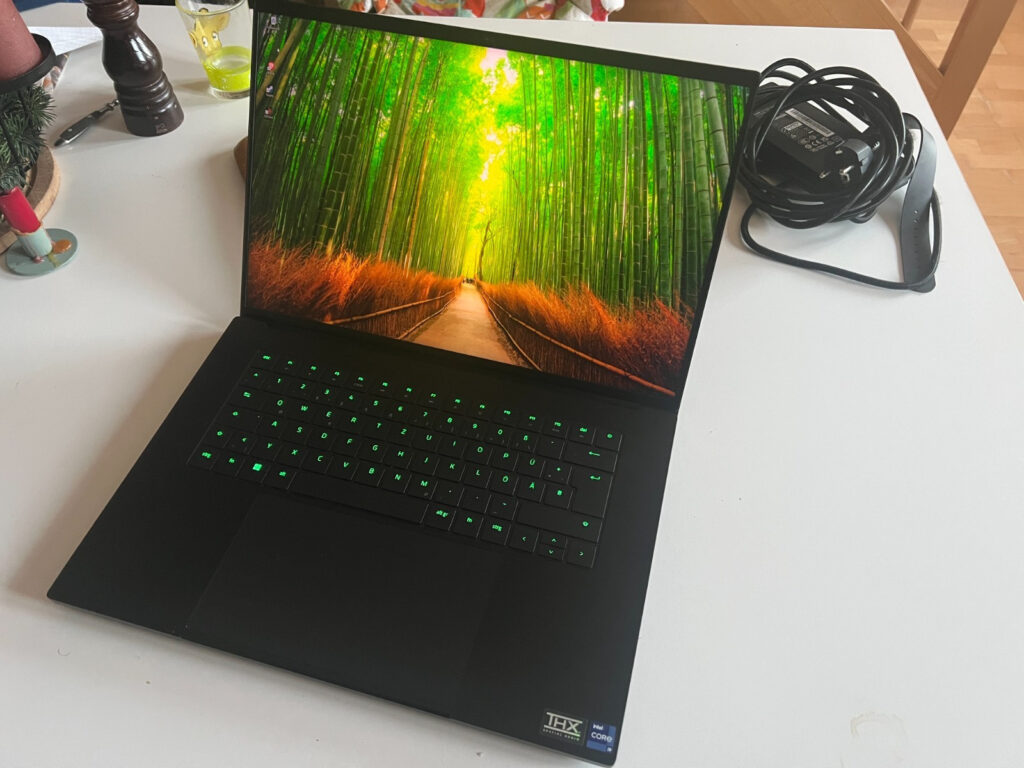 Razer Blade 16 2024 Core i9-14900HX RTX 4090 OLED / 32GB / 2TB