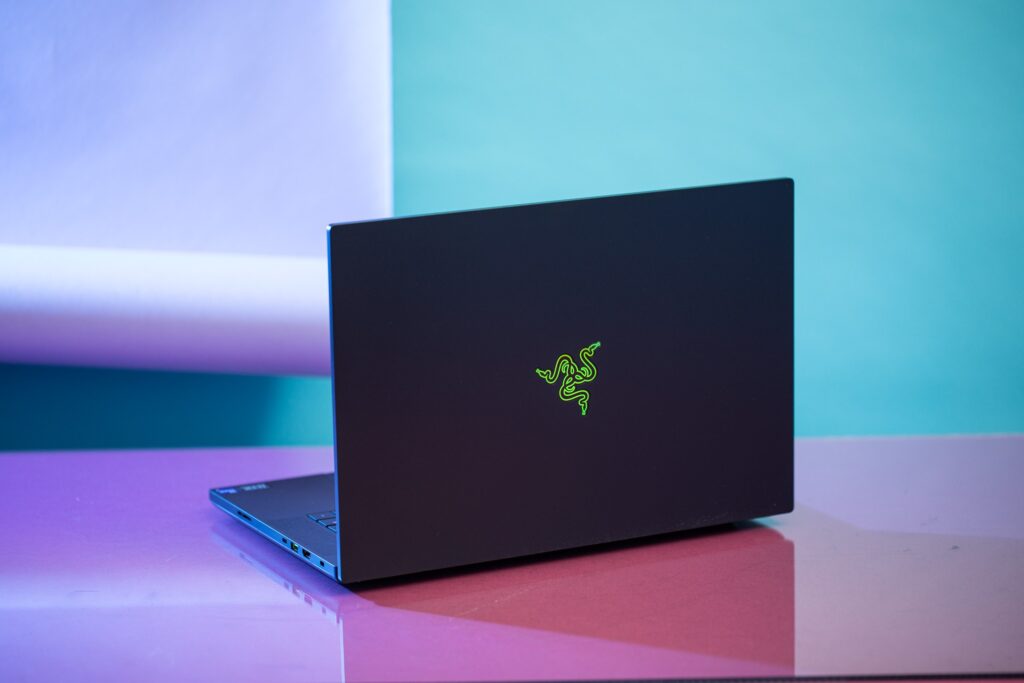 Razer Blade 18 RTX 5090 / 64GB / 4TB