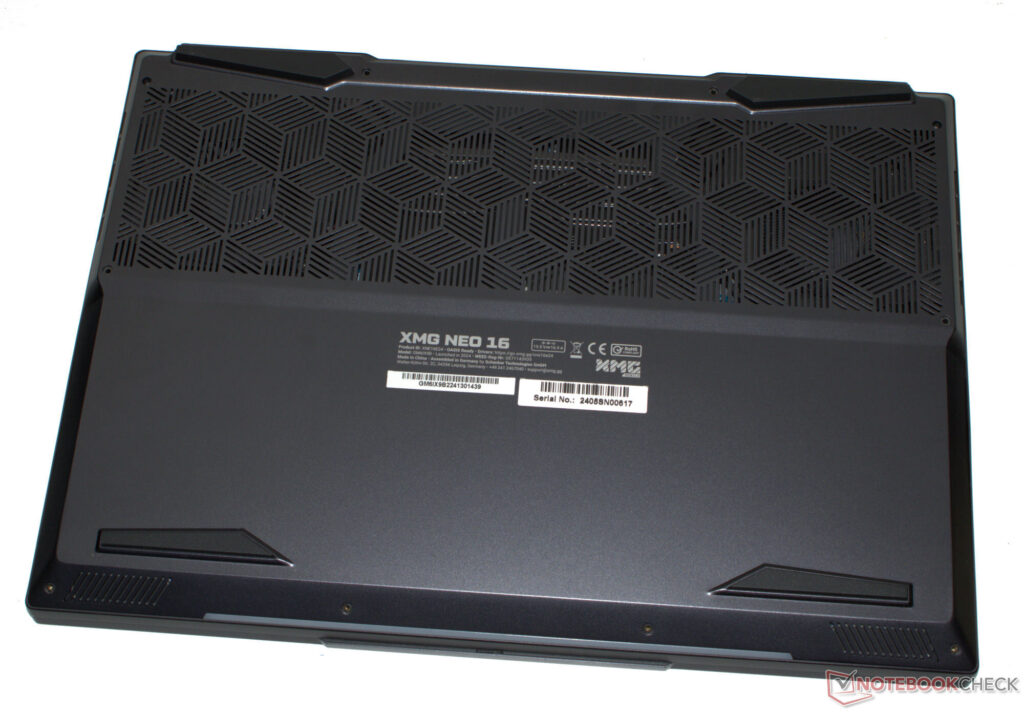 XMG Neo 16 E24 Core i9-14900HX RTX 4090 / 32GB / 4TB
