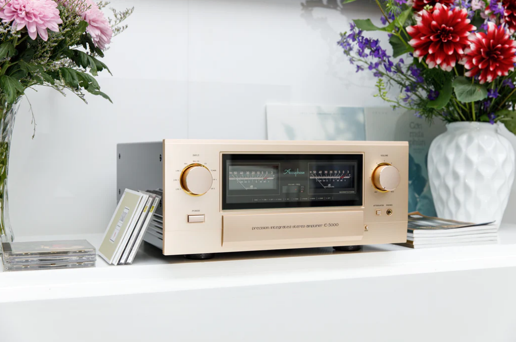 Accuphase A-47 Silver