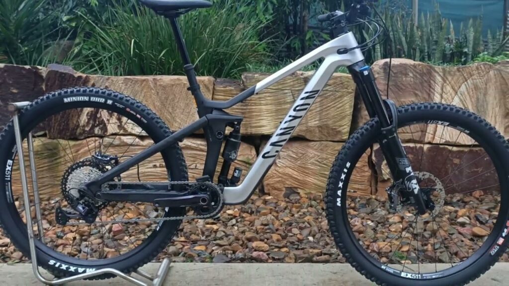 Canyon Strive:ON CFR LTD Size XL
