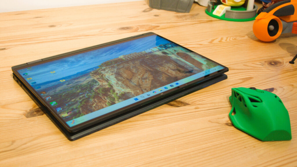 Dell Latitude 9450 2-in-1 Ultra 7 255H / 32GB / 512GB