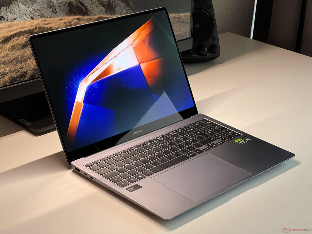 Samsung Galaxy Book4 Ultra Ultra 9 185H / RTX 4050 / 16GB / 4TB