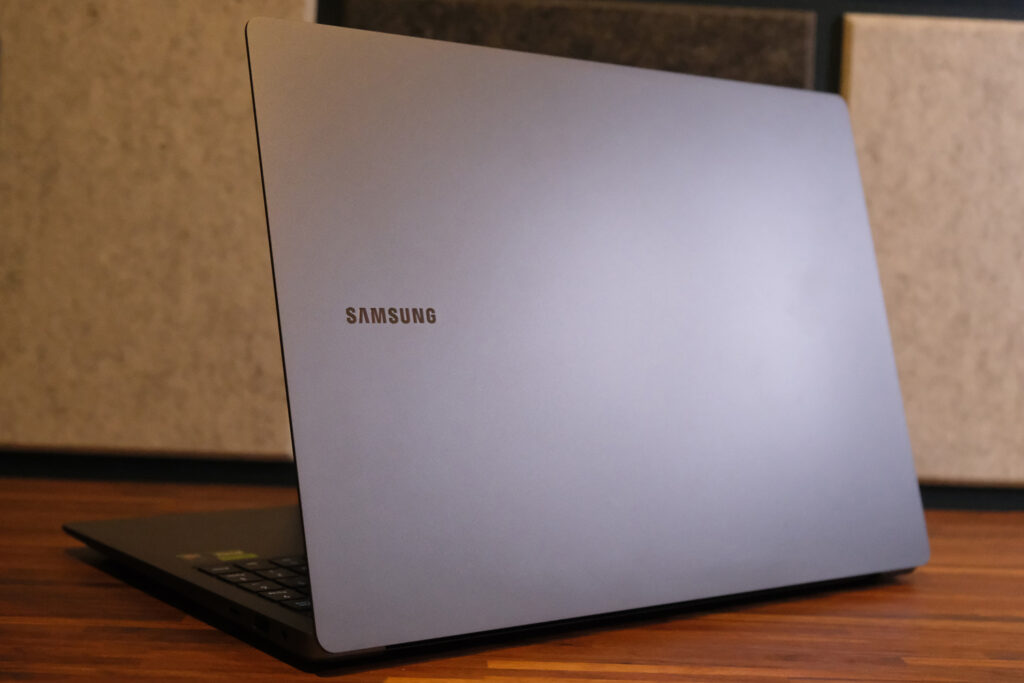 Samsung Galaxy Book4 Ultra Ultra 9 185H / RTX 4050 / 32GB / 2TB