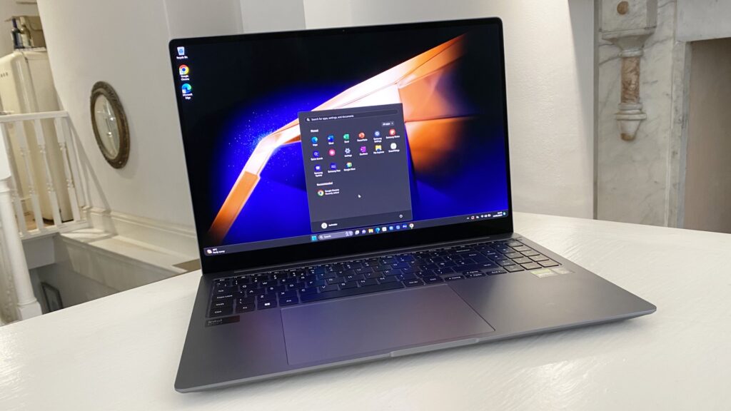 Samsung Galaxy Book4 Ultra Ultra 9 185H / RTX 4070 / 16GB / 4TB