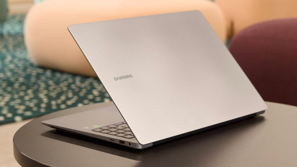 Samsung Galaxy Book4 Ultra Ultra 9 185H / RTX 4070 / 64GB / 2TB