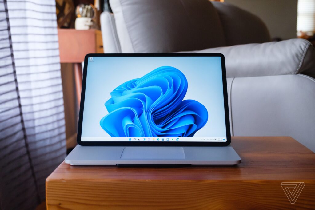Microsoft Surface Laptop Studio 2 i7-13800H / RTX 2000 Ada / 16GB / 1TB