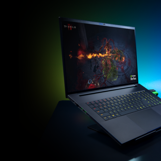 Razer Blade 18 2025 RTX 5090 / Ultra 9 275HX / 32GB / 1TB