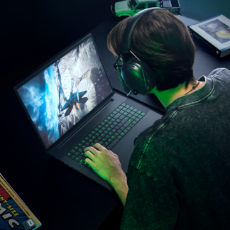 Razer Blade 18 2025 RTX 5090 / Ultra 9 275HX / 64GB / 2TB