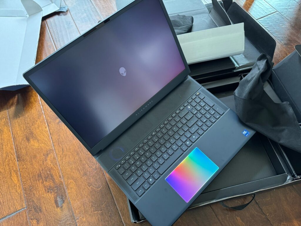 Dell 18 Area-51 RTX 5090 / Ultra 9 275HX / 32GB / 2TB