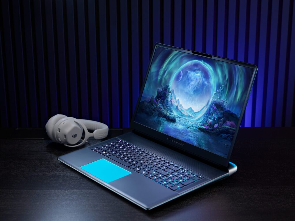 Dell 18 Area-51 RTX 5090 / Ultra 9 275HX / 64GB / 4TB