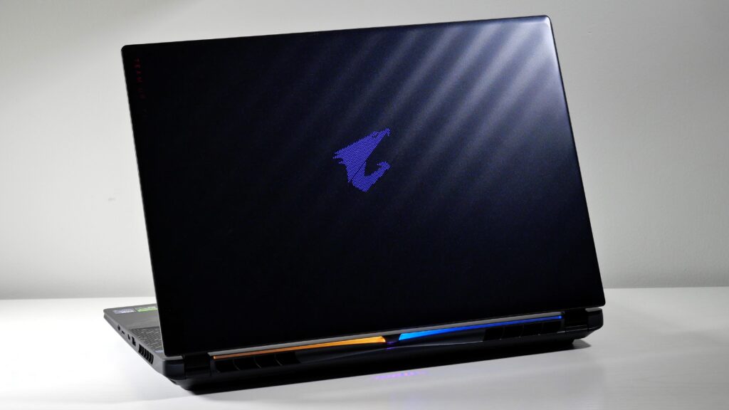Gigabyte Aorus Master 16 RTX 5080 / Ultra 9 275HX / 64GB / 2TB