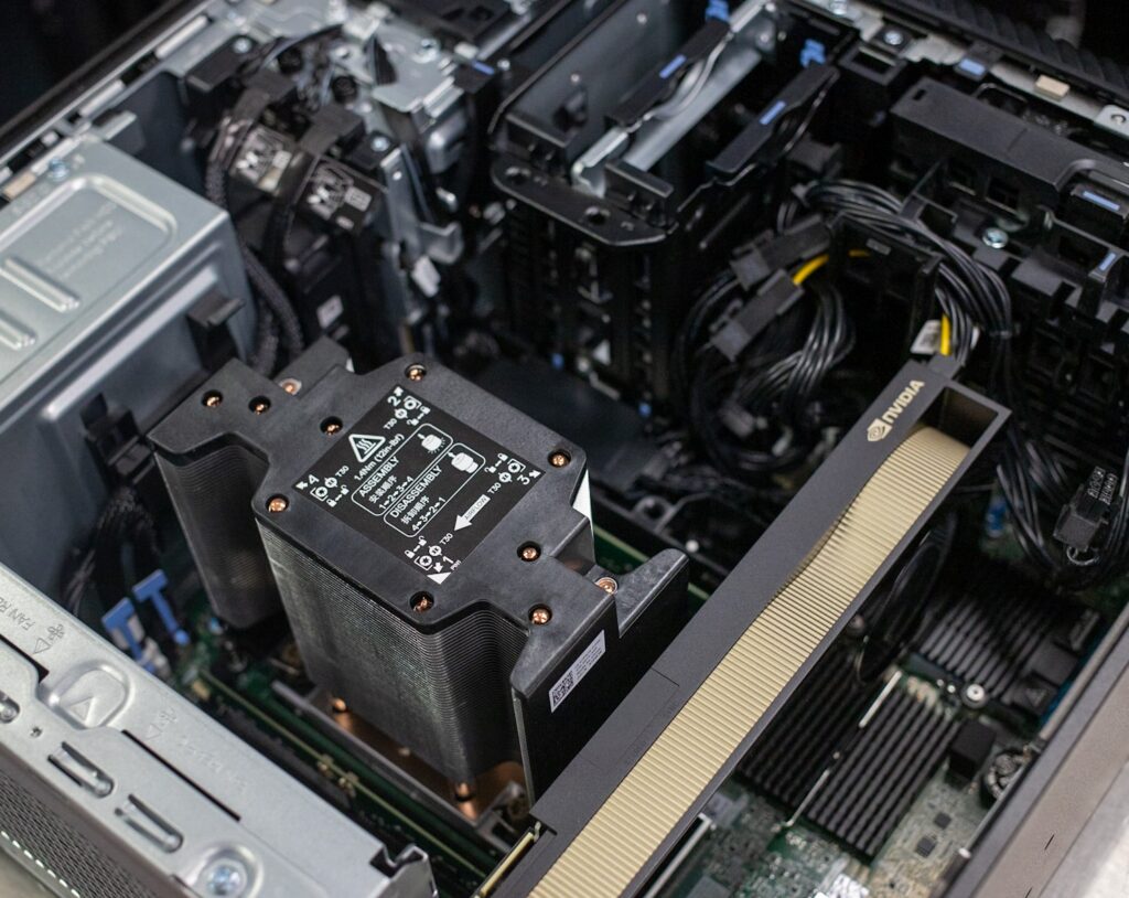 Dell Precision 5860 Tower Xeon W5-2455X / 256GB / 4TB