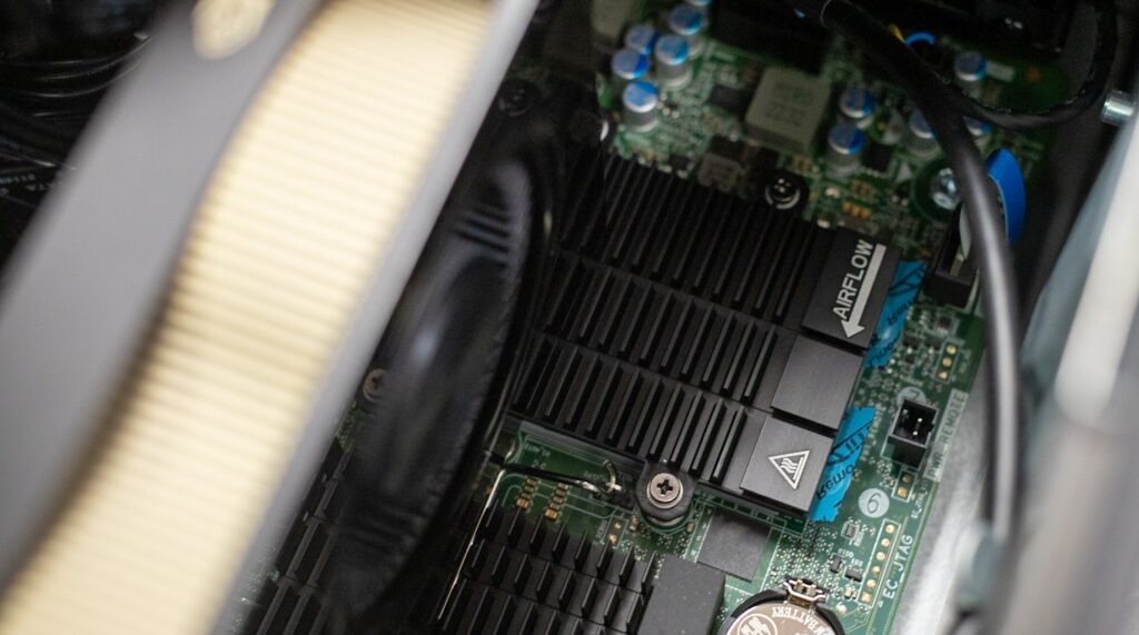 Dell Precision 5860 Tower Xeon W9-2495X / 64GB / 4TB