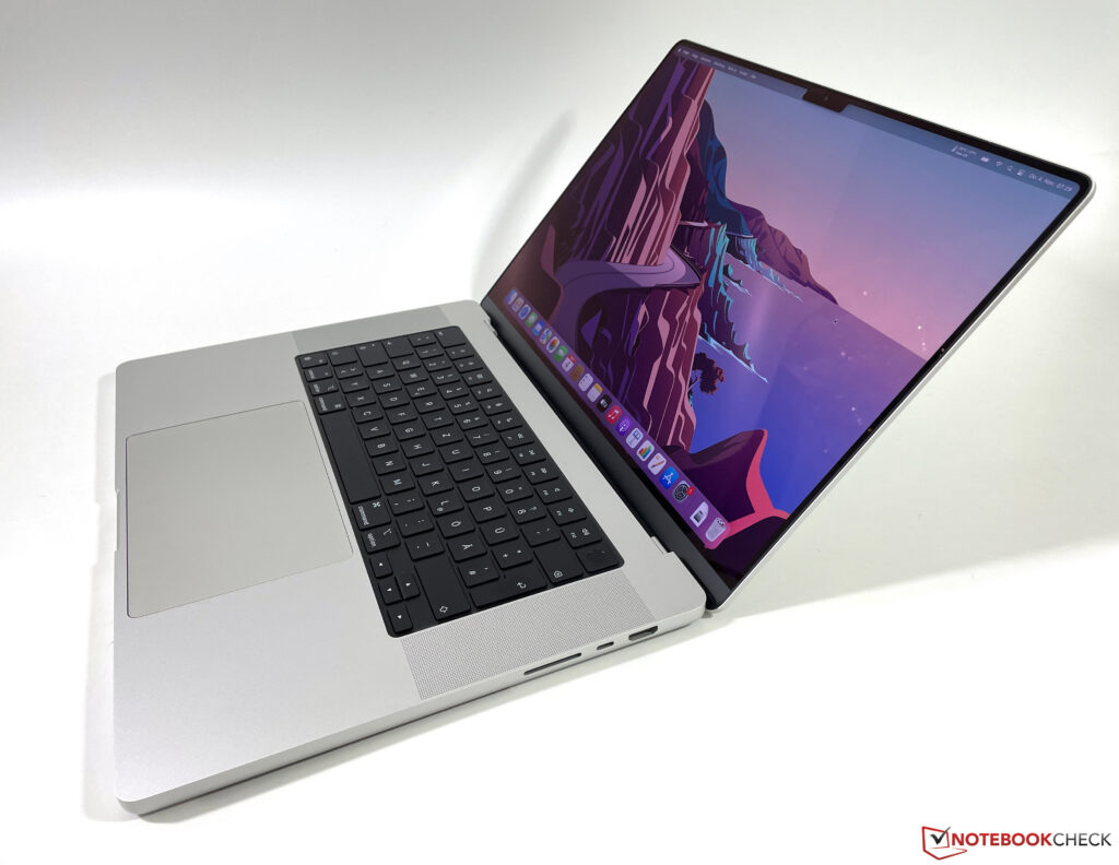 Apple MacBook Pro 16 M5 M5 Max / 48GB / 2TB Silver