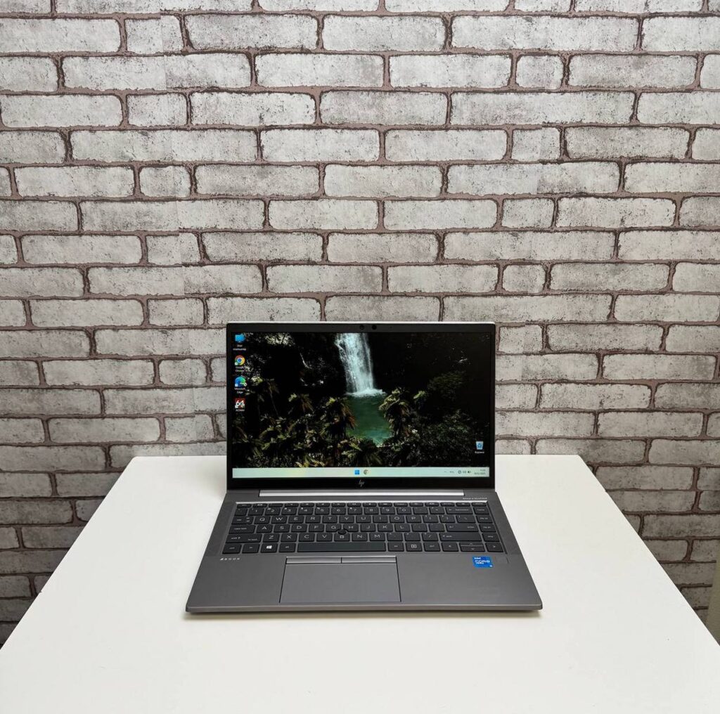 HP ZBook Firefly 16 G11 Ultra 9 185H / RTX A1000 / 64GB / 512GB