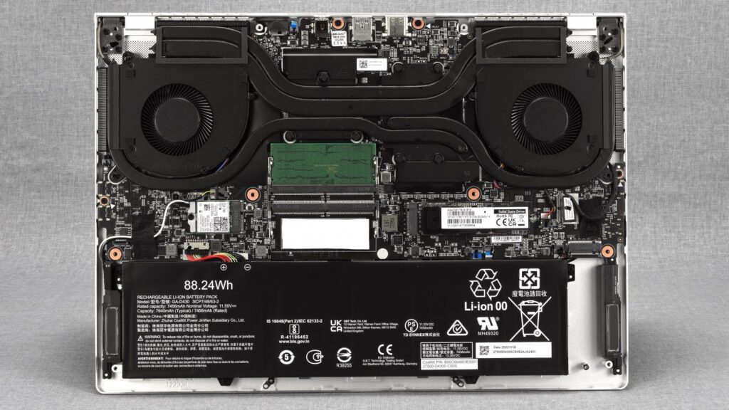 Gigabyte Aero 16 OLED Ultra 9 185H / RTX 4060 / 32GB / 1TB