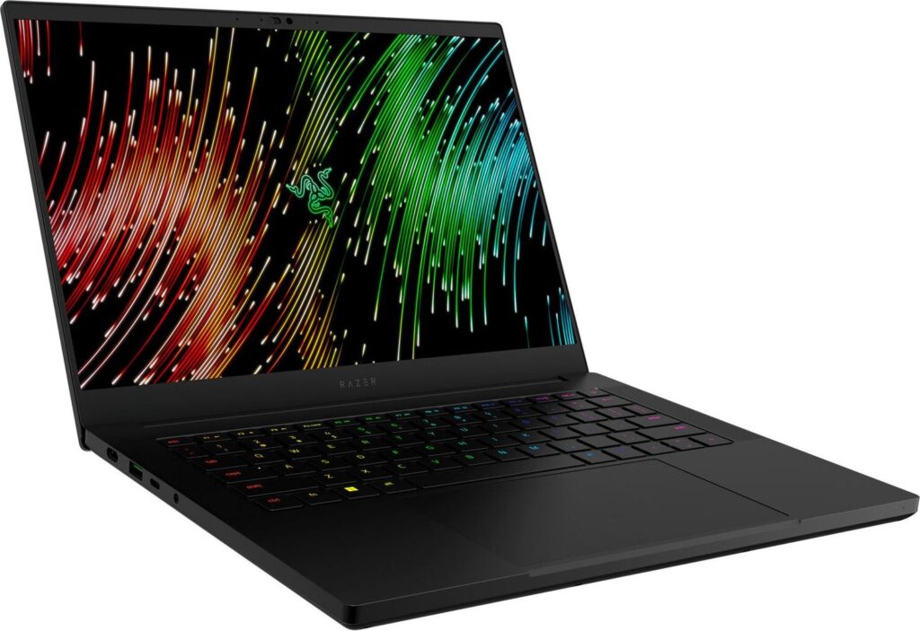 Razer Blade 18 RTX 5090 / 64GB / 4TB
