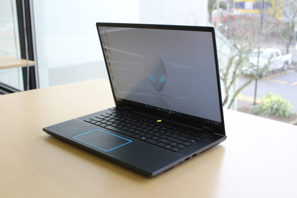 Dell m16 R2 Ultra 9 185H / RTX 4070 / 32GB / 1TB