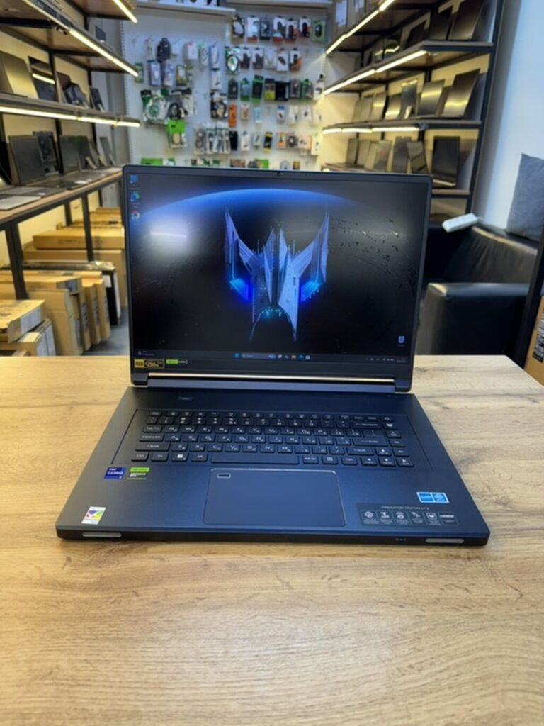 Acer Predator Triton 17 X Core i9-13900HX RTX 4090 / 32GB / 1TB