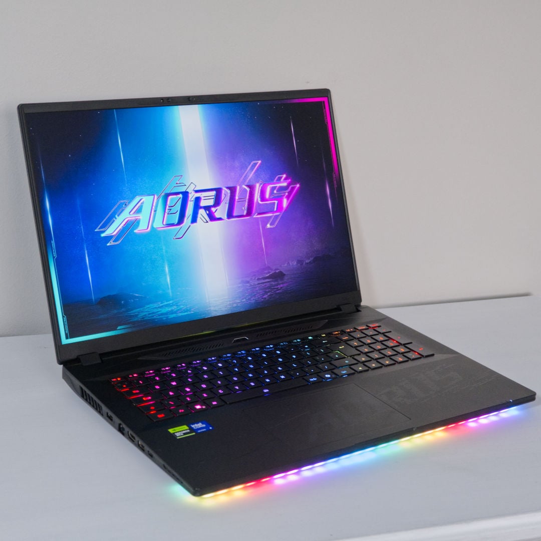 Gigabyte Aorus Master 18 Ultra 9 275HX / RTX 5090 / 64GB / 2TB
