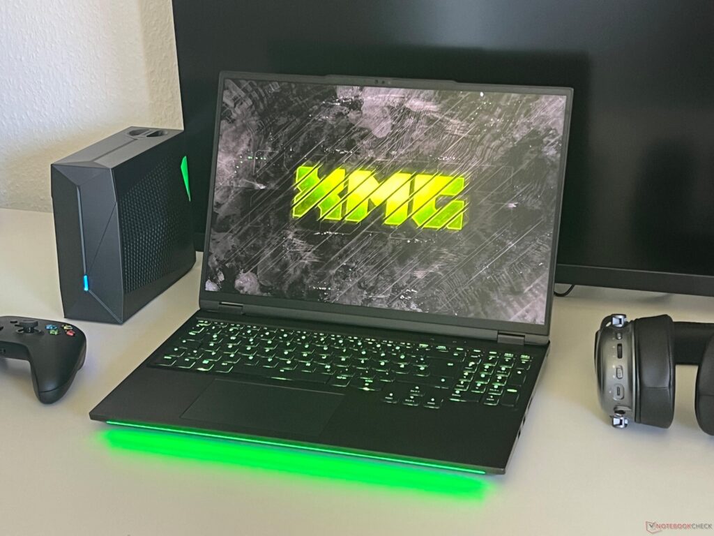 XMG Neo 17 E23 i9-13900HX / RTX 4090 / 64GB / 2TB