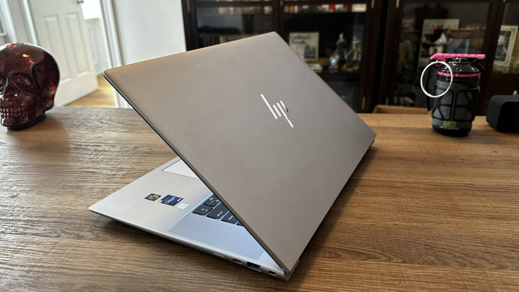 HP ZBook Studio 16 G11 Ultra 9 185H / RTX 3000 Ada / 64GB / 2TB